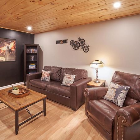 Entertainment Galore! Luxurious Property, Spectacular & Peaceful Setting, Great Location, Close To Major Attractions!! Pigeon Forge Exterior photo