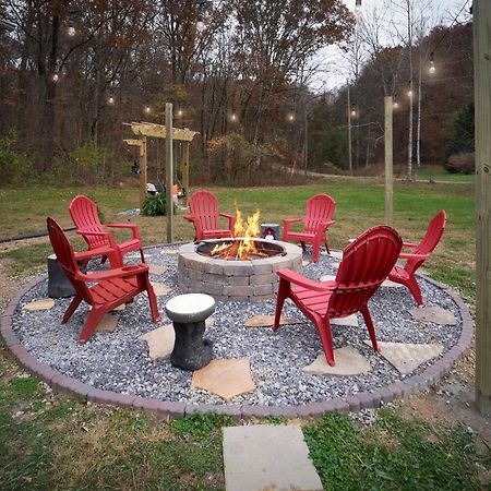 Entertainment Galore! Luxurious Property, Spectacular & Peaceful Setting, Great Location, Close To Major Attractions!! Pigeon Forge Exterior photo