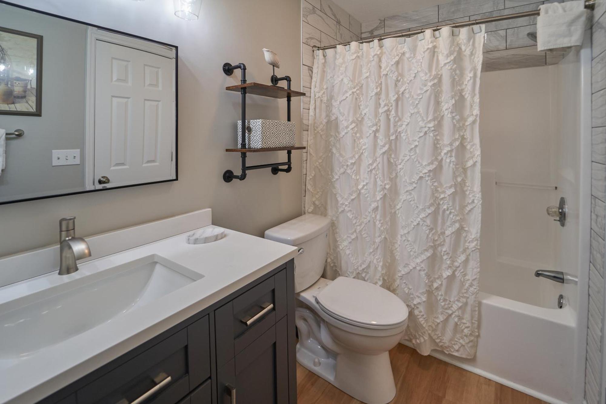 Entertainment Galore! Luxurious Property, Spectacular & Peaceful Setting, Great Location, Close To Major Attractions!! Pigeon Forge Exterior photo