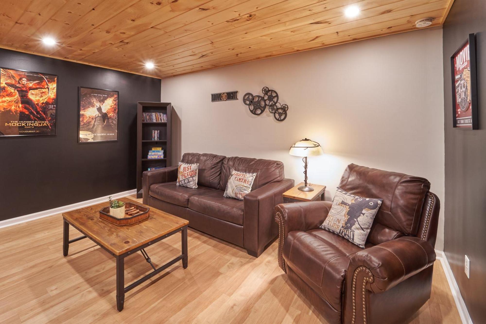 Entertainment Galore! Luxurious Property, Spectacular & Peaceful Setting, Great Location, Close To Major Attractions!! Pigeon Forge Exterior photo