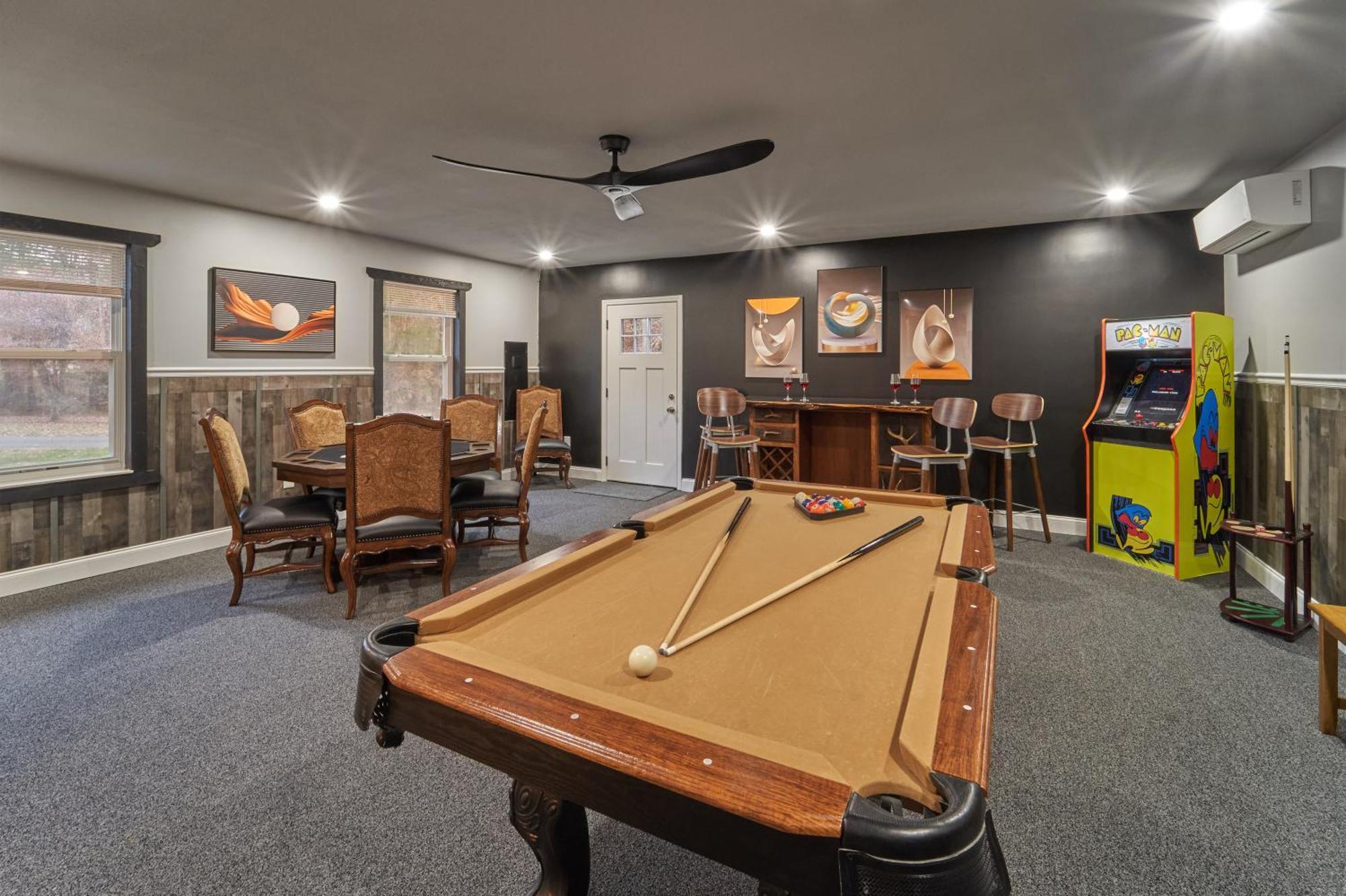Entertainment Galore! Luxurious Property, Spectacular & Peaceful Setting, Great Location, Close To Major Attractions!! Pigeon Forge Exterior photo