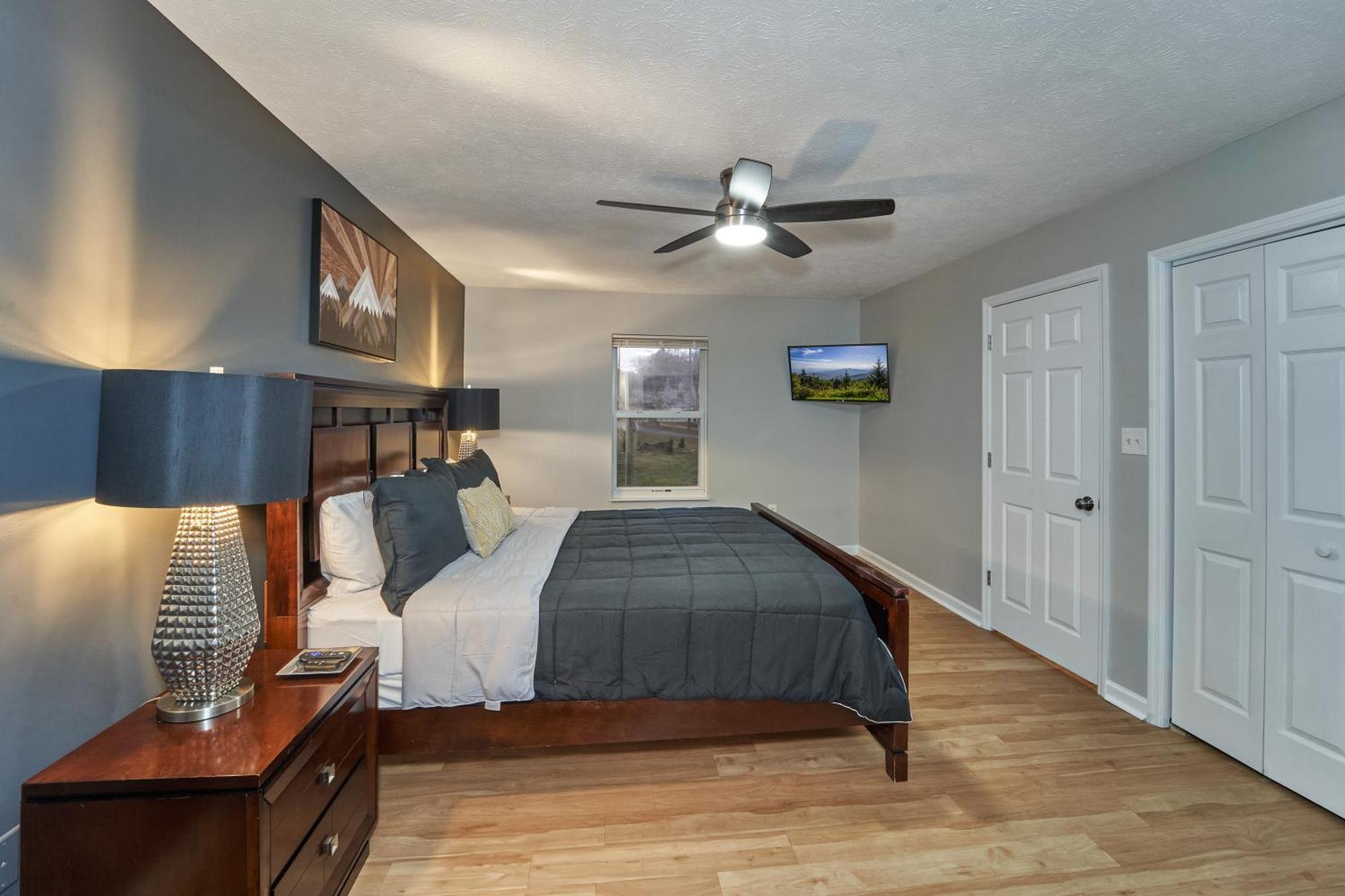 Entertainment Galore! Luxurious Property, Spectacular & Peaceful Setting, Great Location, Close To Major Attractions!! Pigeon Forge Exterior photo
